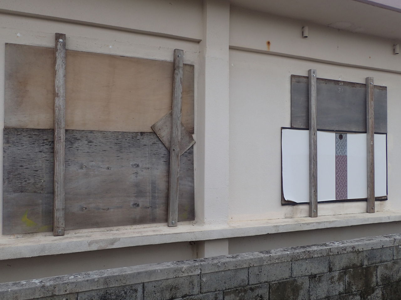 雨戸を作る その1 宮古島の秘郷 大浦部落 雨戸を作る その1 宮古島の秘郷 大浦部落