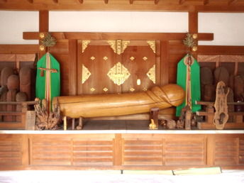 天下の奇祭】の【田縣神社】参拝⑤ご神体は巨大な男性シンボル : クー 