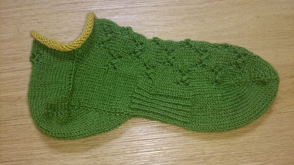この靴下マジすげぇ Zakkaさんのcotton Partyでmaya S Raglan Jumper2つめ編み始め Happy Mama 編み物の記録