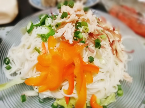 鶏ささみとパプリカの夏そうめん