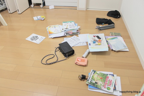 散らかった子供部屋 (1)
