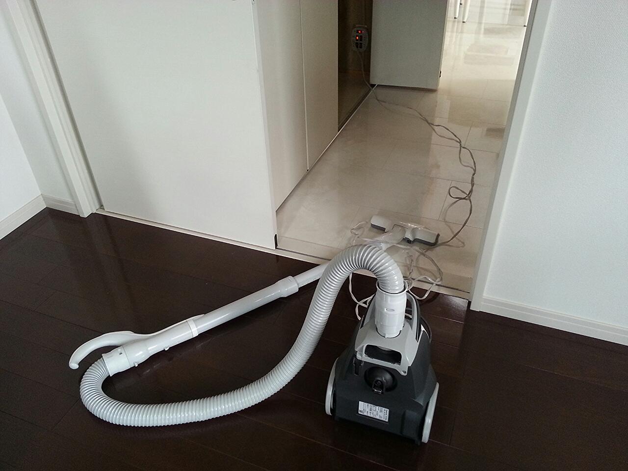 ベッド下掃除