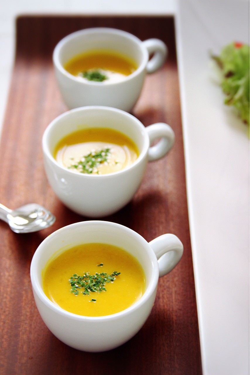 デミタスカップを使って ハロウィンのパンプキンポタージュ 我が家のおもてなし