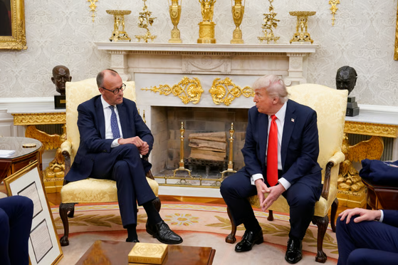 トランプとメルツ