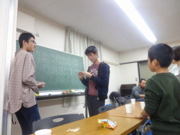 審査