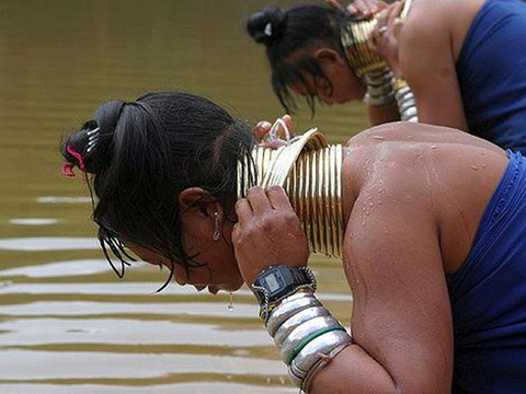 Worlds-Longest-Neck-Padaung-Women