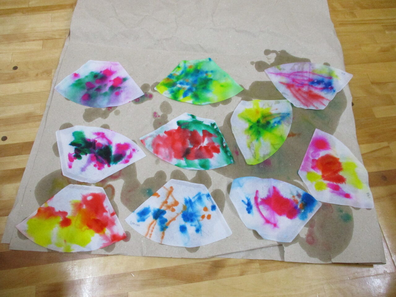 にじみ絵制作をしましたよ はらだ保育園 ねいろ のぶろぐ