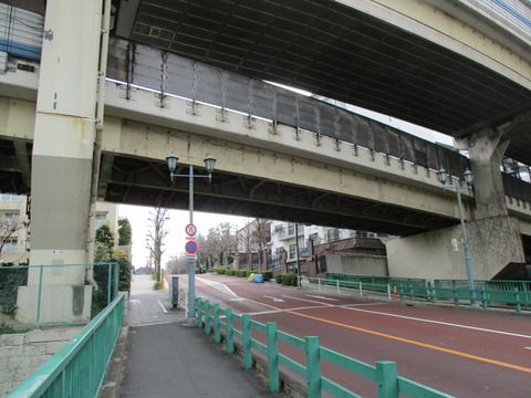 04首都高の下