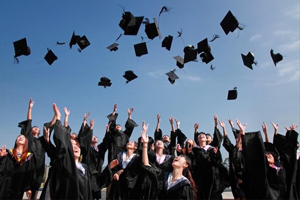 09_1_commencement-1