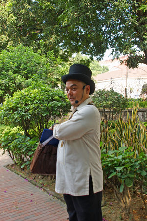 Carlos Celdran 2