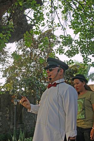 Carlos Celdran 8