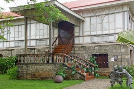 las casas filipinas de acuzar 66