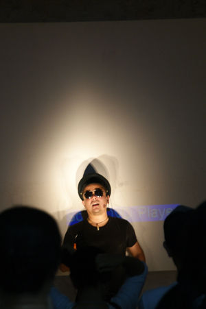 Carlos Celdran 8