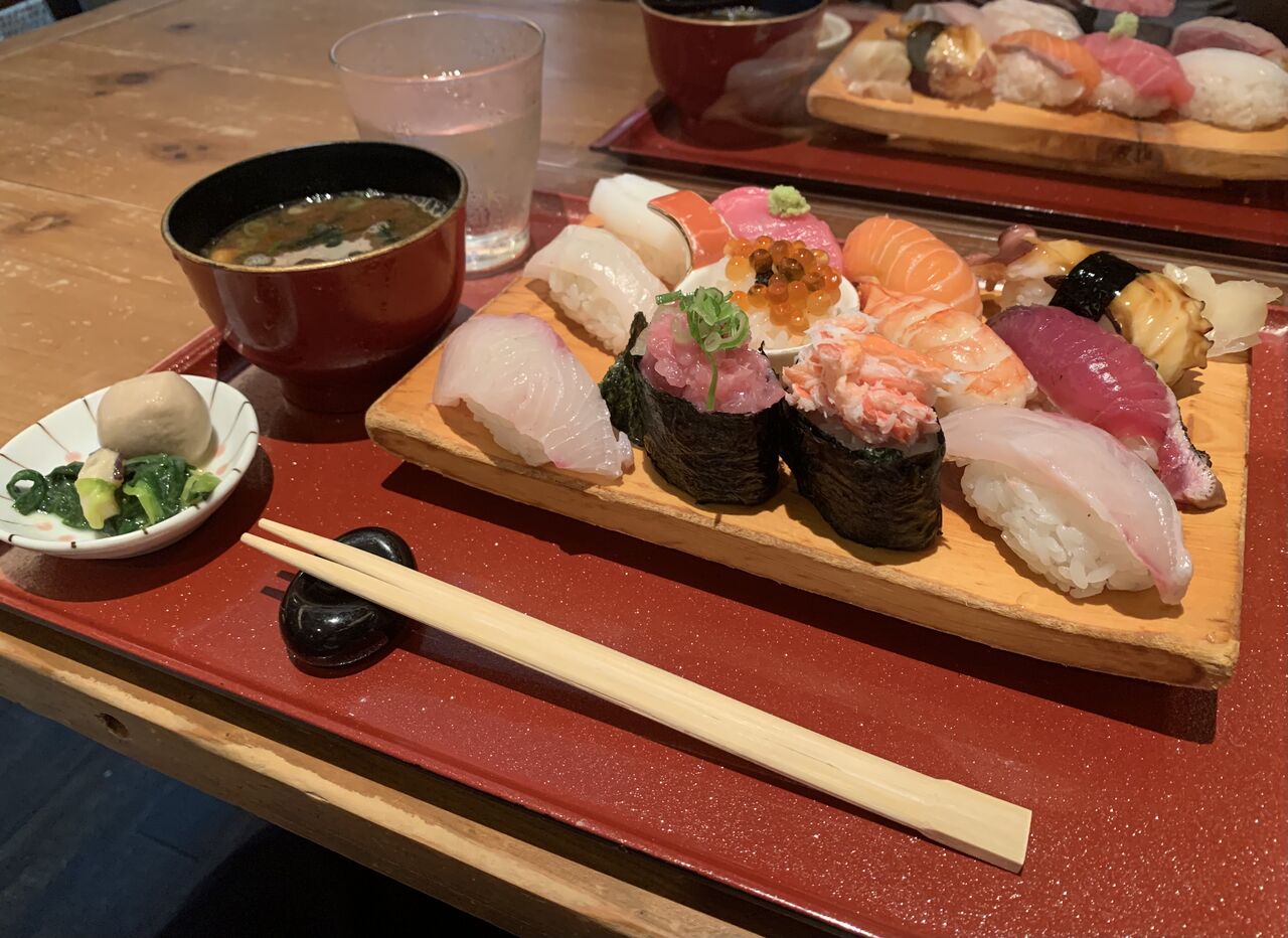 福島ランチ コスパ最高 おまかせにぎり12貫 キラキラ輝いたお寿司が楽しめます はらぺこ達の梅田めぐり はらぺこ達の梅田めぐり