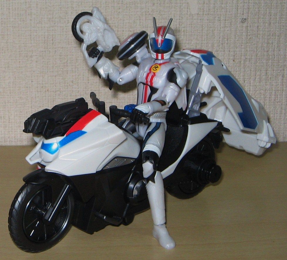 2台のバイクが合体 車に変形 全開ハードボイルドでリミックス