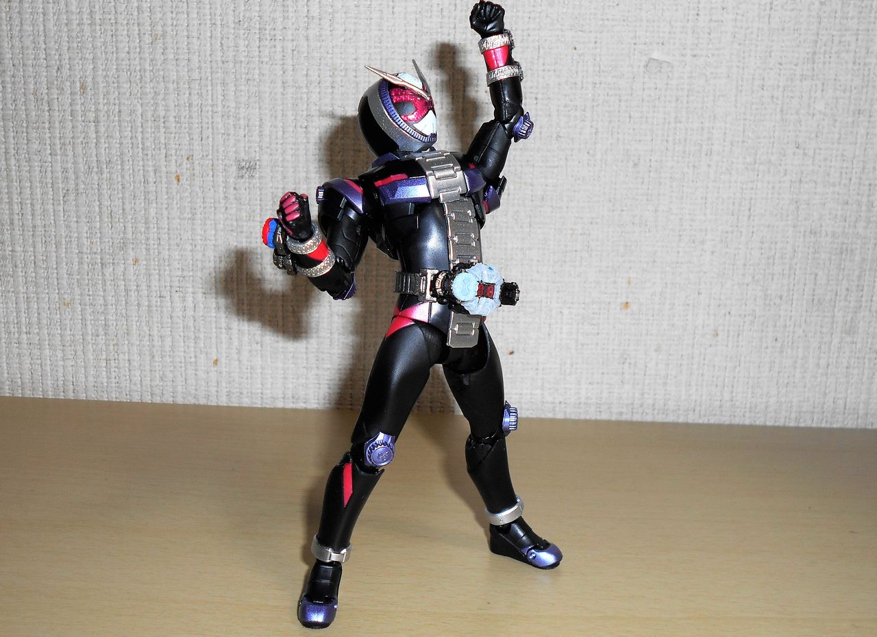 祝え 全ライダーの力を受け継ぎ 時空を超え 過去と未来をしろ示す時の王者 その名も仮面ライダージオウ 全開ハードボイルドの結末は俺が決める 祝え 全ライダーの力を受け継ぎ 時空を超え 過去と未来をしろ示す時の王者 その名も仮面ライダージオウ 全開ハードボイルドの結末は俺が決める