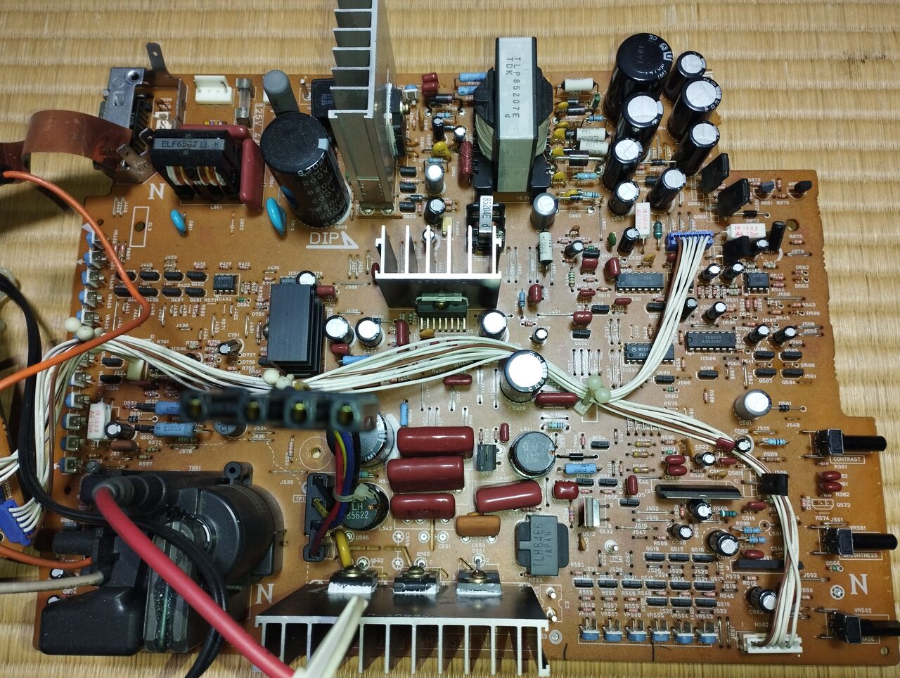 FMT-DP533 TOWNS用ディスプレイを分解しただけ : まごころせいじつ堂