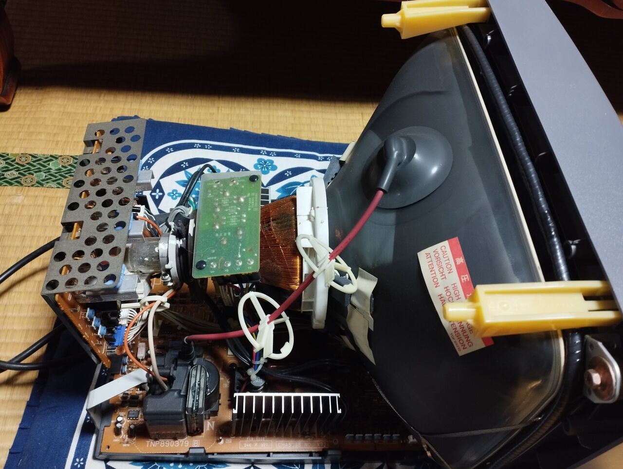 FMT-DP533 TOWNS用ディスプレイを分解しただけ : まごころせいじつ堂