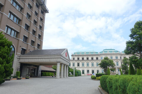 宮殿と横の建物