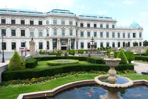 宮殿ナナメから