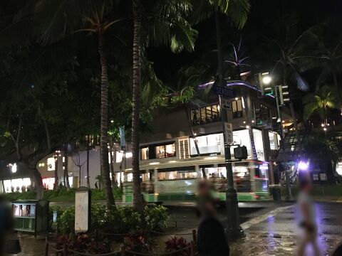 夜のハワイ