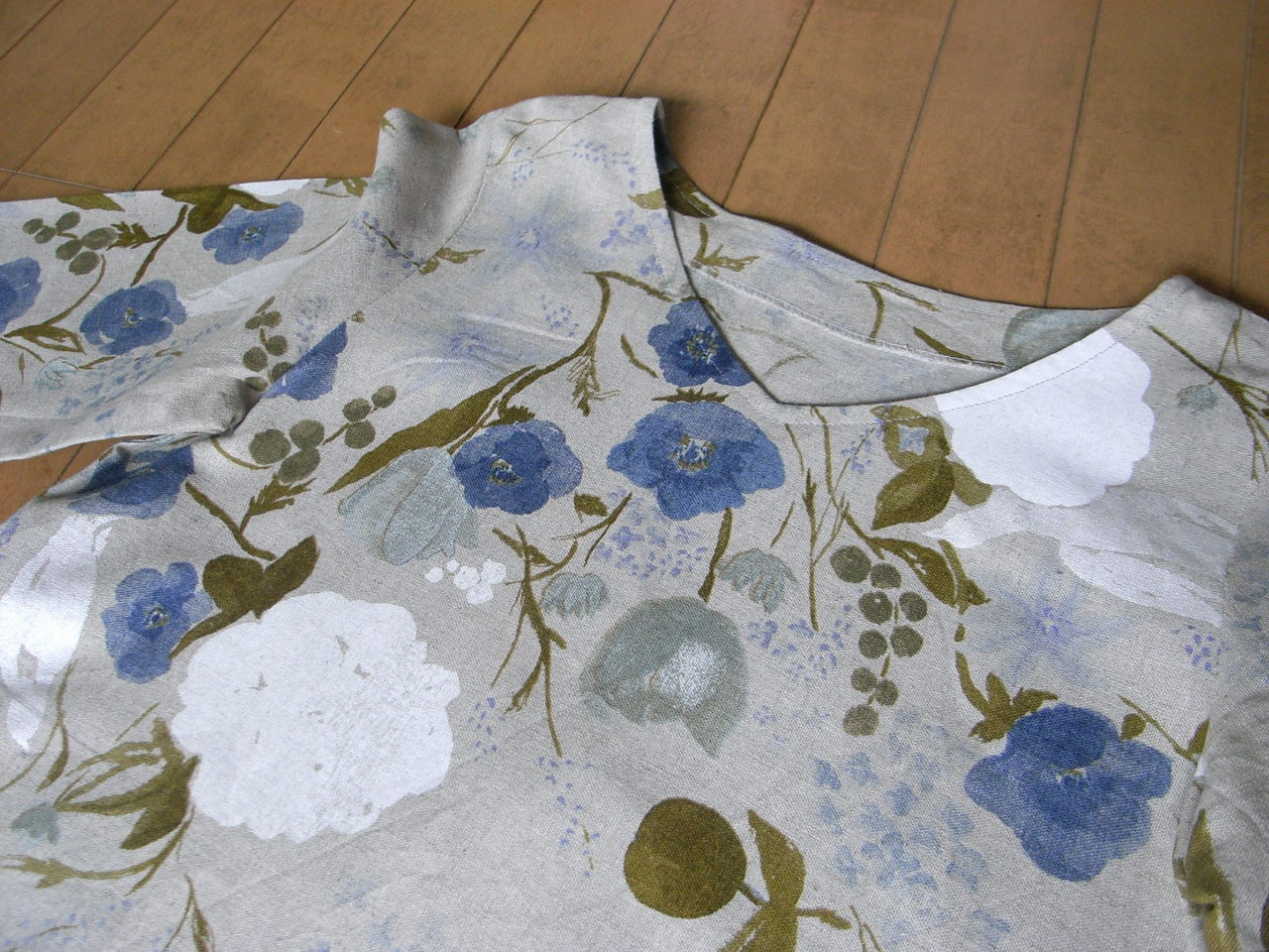 Naniiroのハーフリネンのワンピース 晴れの日も雨の日も