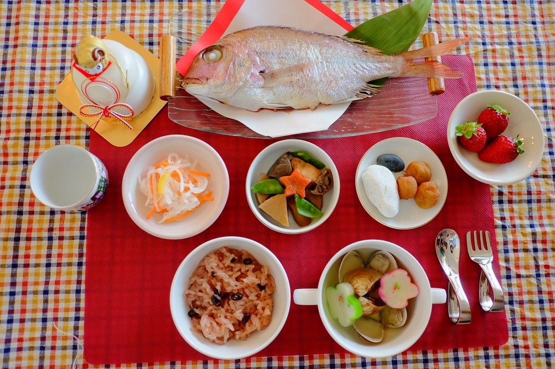 72%以上節約 新品未使用 お食い初め食器セット伊勢山皇大神宮