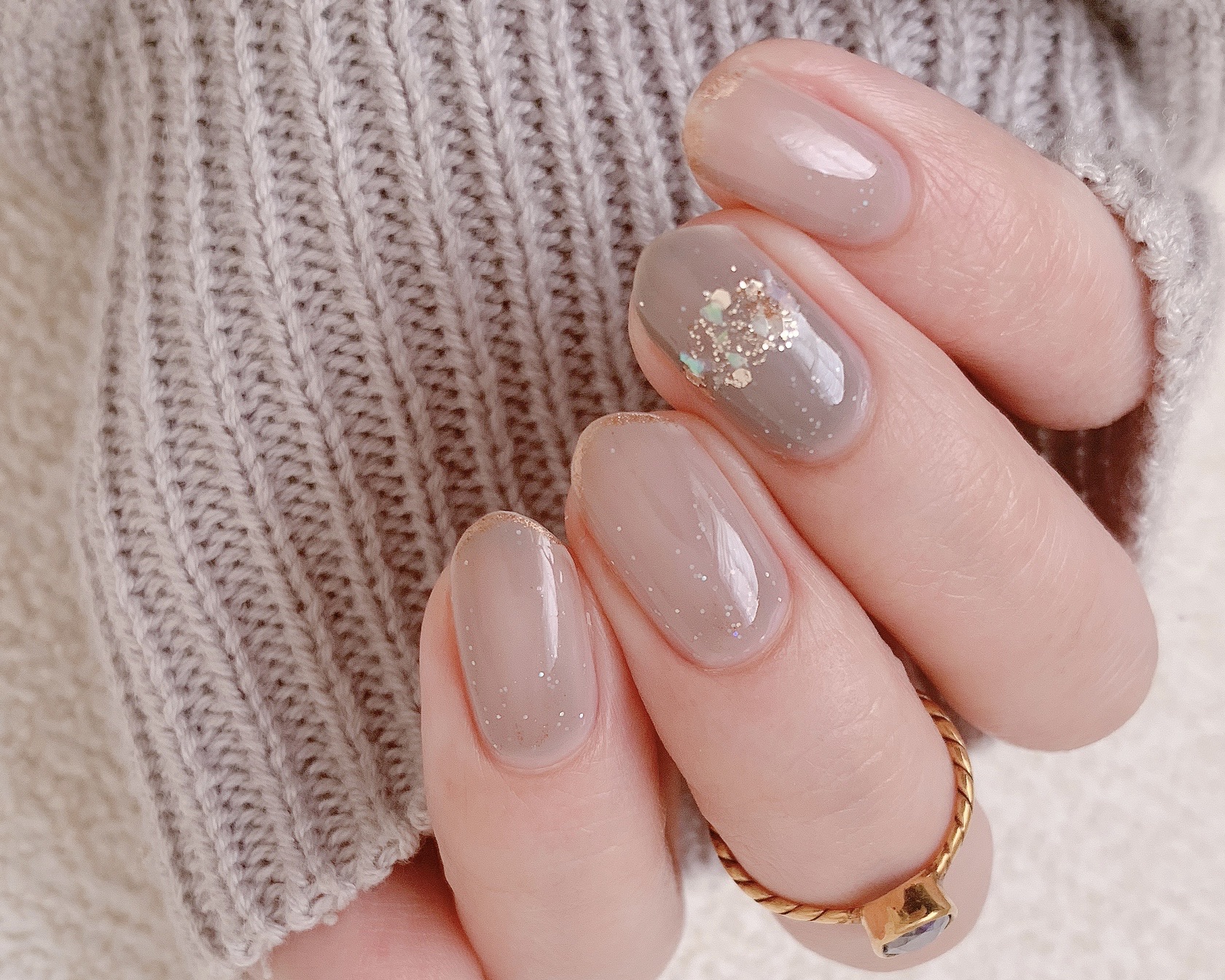 How To 使うマニキュアは一本だけ グレーのキラキララインネイル Akiのセルフネイルblog Powered By ライブドアブログ