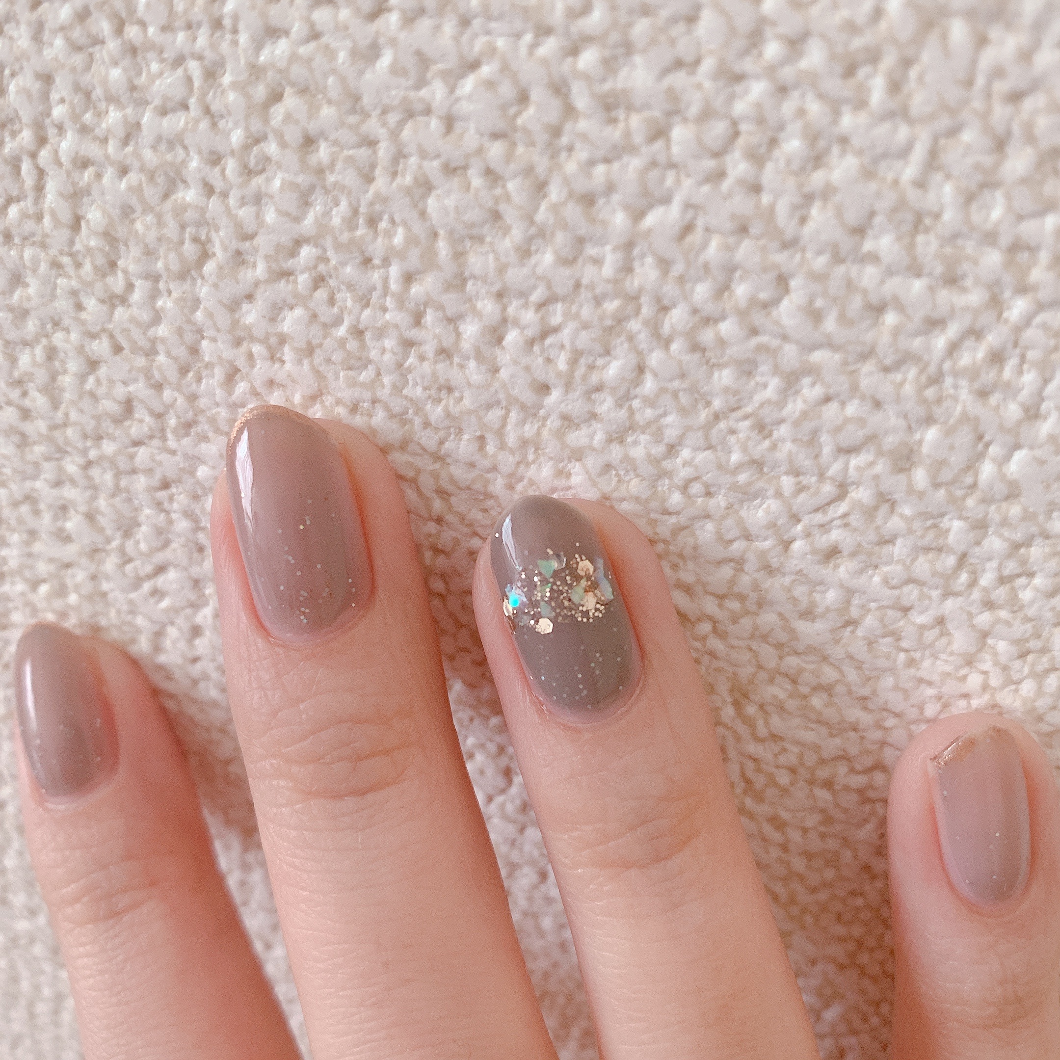 How To 使うマニキュアは一本だけ グレーのキラキララインネイル Akiのセルフネイルblog Powered By ライブドアブログ