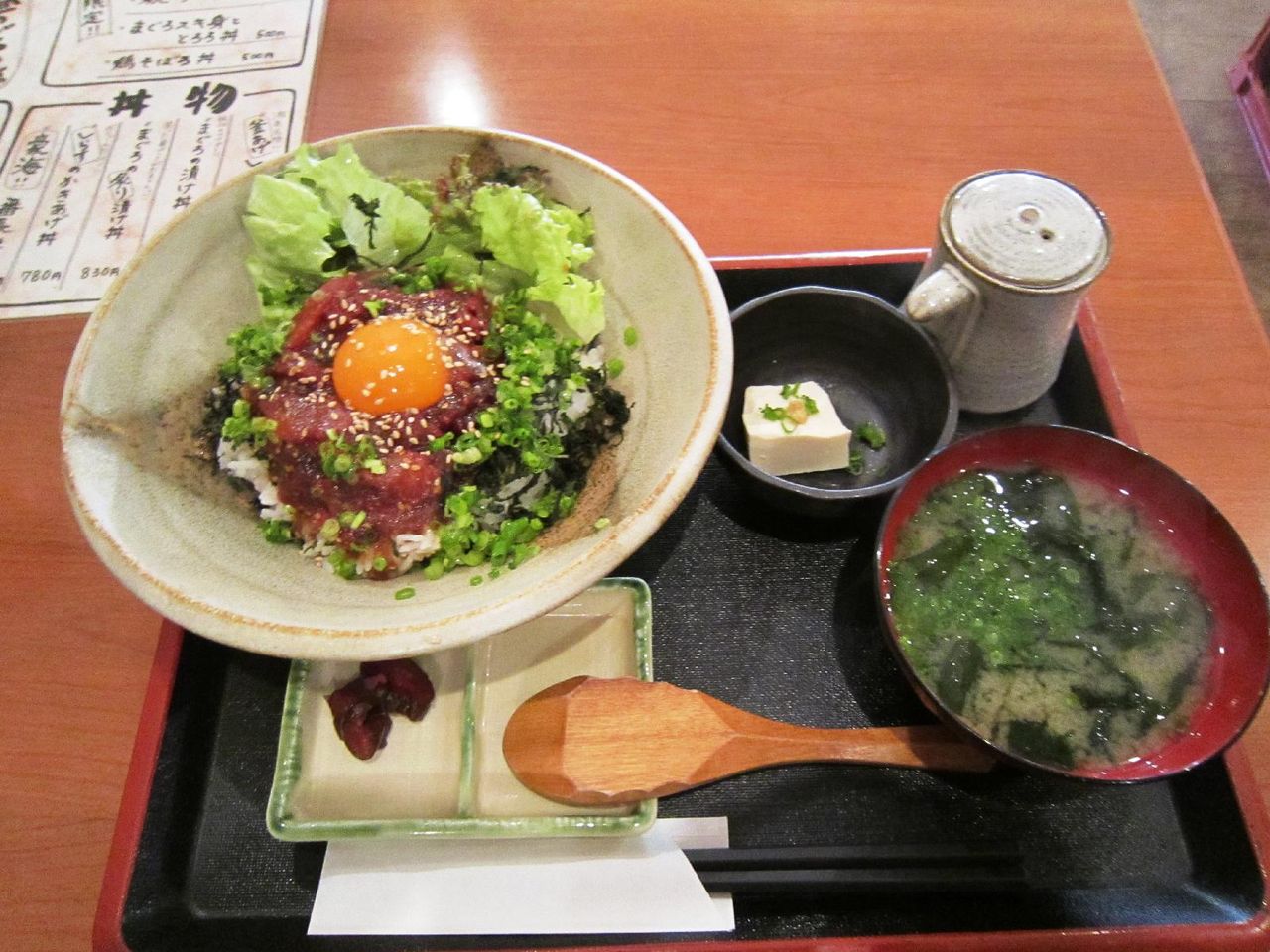 まぐろのアゴ肉ユッケ丼 関内 さかな番長 塵壺日誌