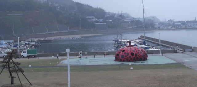 2016-3-19-直島-1-赤カボチャ
