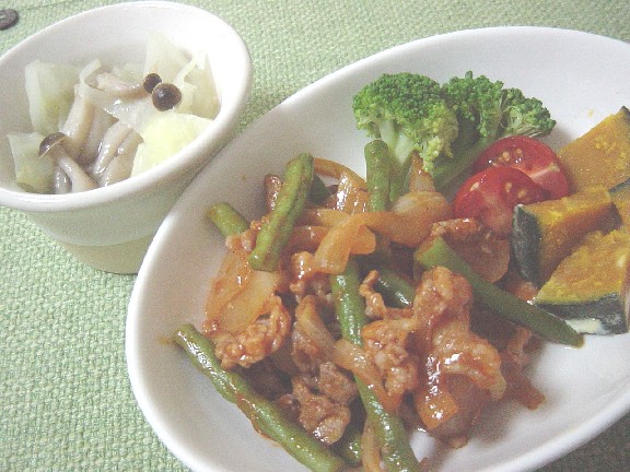 豚肉と玉ねぎのケチャップ炒め 幼児食 はるくんの手づかみもぐもぐごはん