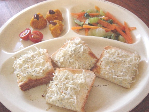 しらすトースト 幼児食 はるくんの手づかみもぐもぐごはん