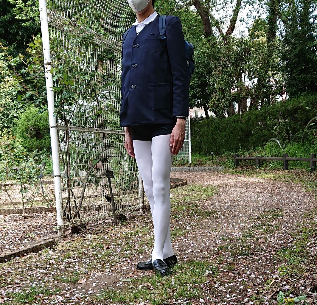 早朝白タイツで野外撮影 タイツを履いて