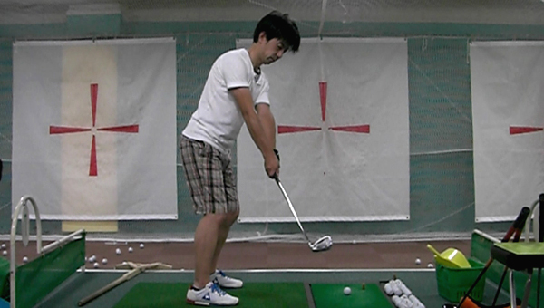 右肘の通り道と角度 ゴルフマニア手帳