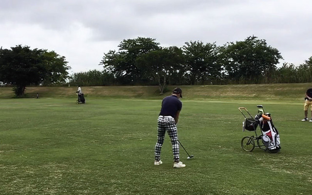 大西義治赤羽でラウンド中