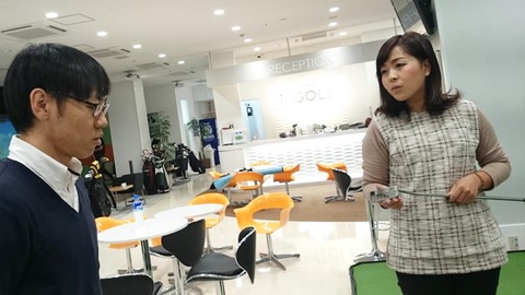 青木瀬令奈プロのパターフィッティングの様子4