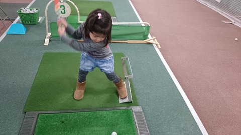 子供に学ぶゴルフスイング習得方法 (6)