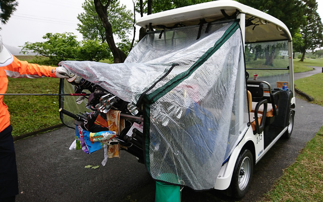 あいにくの雨ゴルフでした