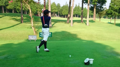 ティーショット前の素振り