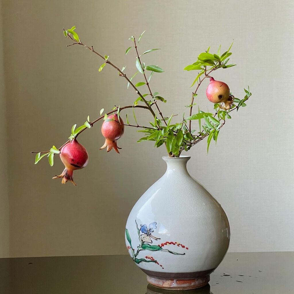 和美の季節の生け花 テーマ 柘榴（ざくろ） : はるか舞のみちくさブログ