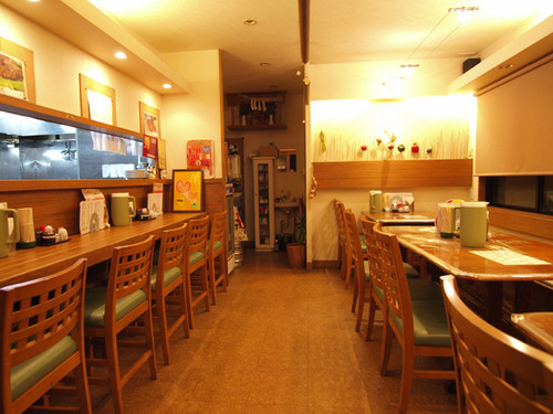 あたたかなイメージの店内