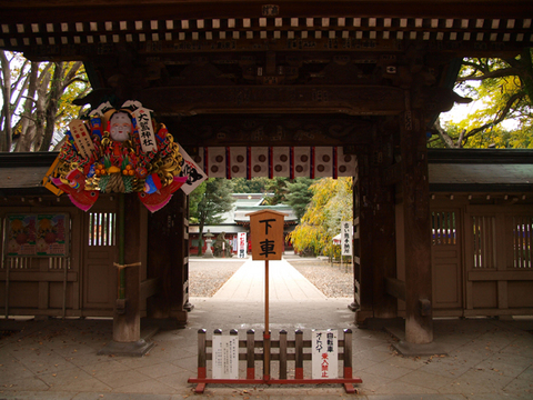 熊手と随神門