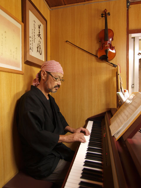 陶芸家安岡東生氏