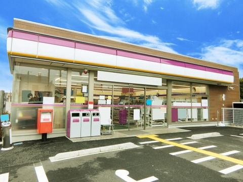 コンビニに車停めて昼飯食うのって別にいいよな？？？？？？？？？？？？？？？？？？？？？？？？？