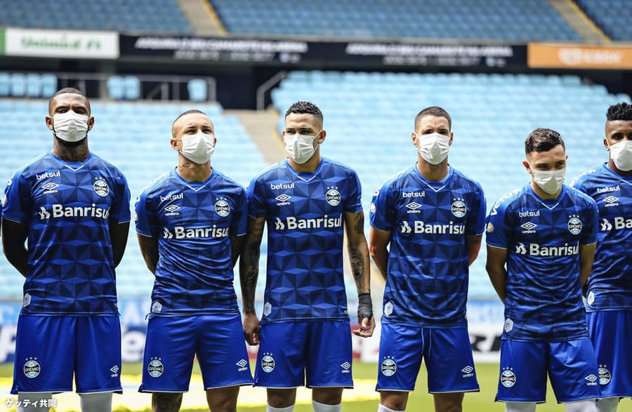 サッカー ドイツ ブンデスリーガ マスク着用でプレーか マスクが滑ったら試合はすぐに止められなければならない 日本サッカーまとめ