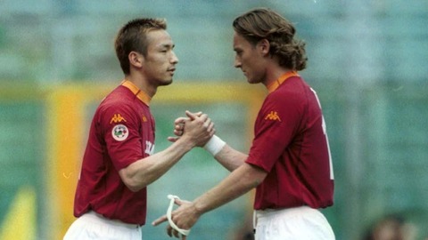 サッカー 間違いかと思った あれが全てを変えた トッティ 伝説のユーベ戦での中田英寿との 交代劇 を語る 日本サッカーまとめ サッカー 間違いかと思った あれが全てを変えた トッティ 伝説のユーベ戦での中田英寿との 交代劇 を語る 日本サッカーまとめ