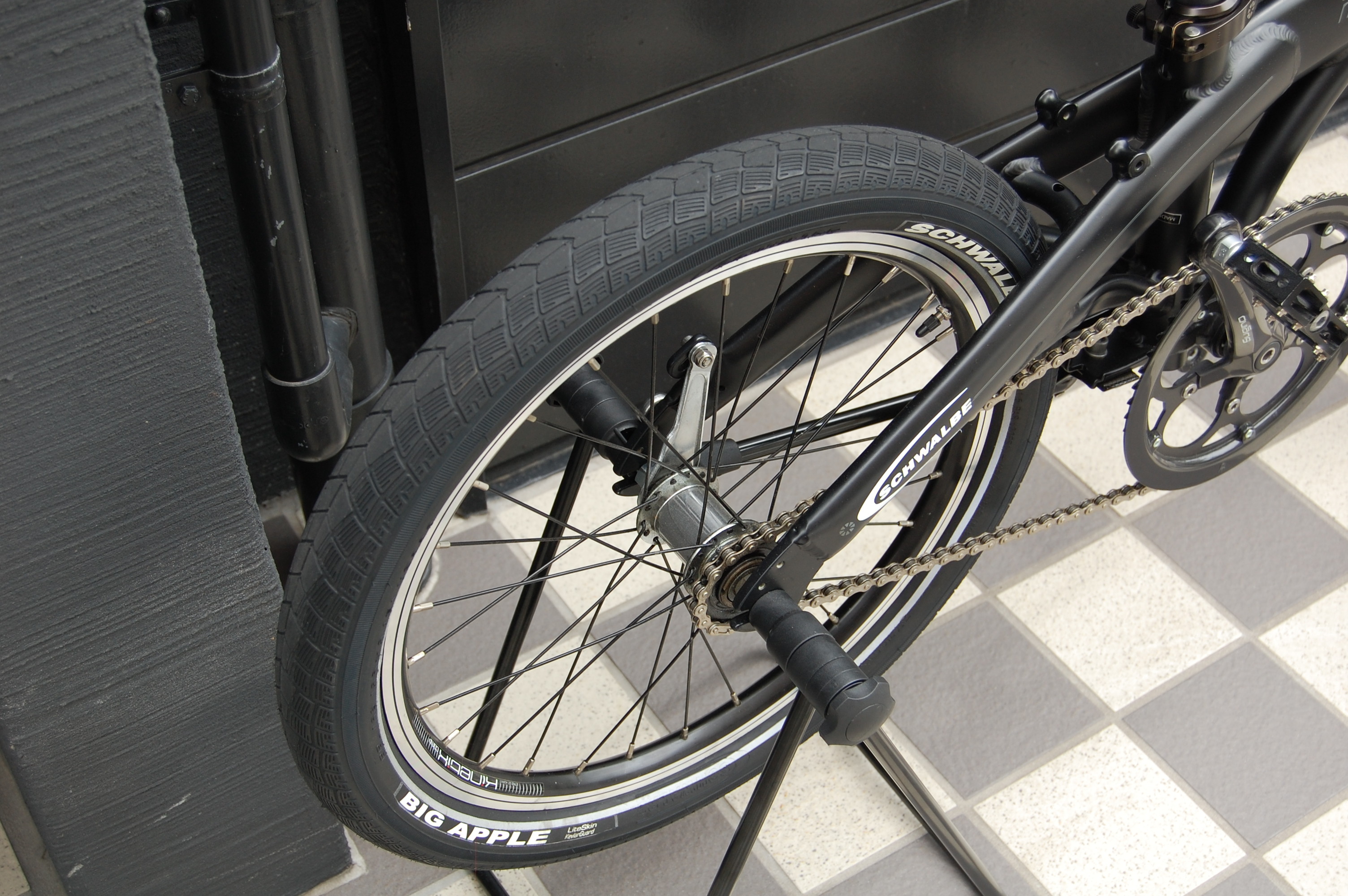 タイヤサイズ 20 3.0 自転車