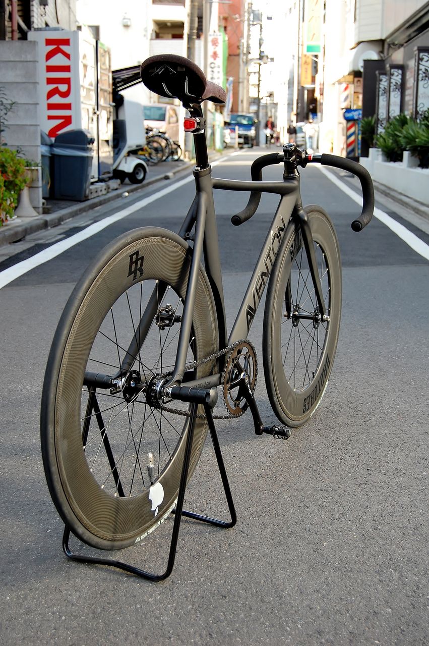 AVENTON MATARO LOW イレギュラーなマットブラック【橋輪 AVENTON MATARO LOW イレギュラーなマットブラック【橋輪
