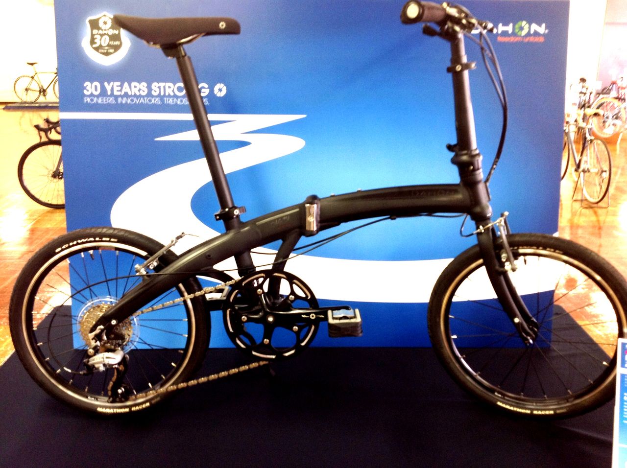 DAHON Mu P8 MATT BLACK LIMTED に BIG APPLE を 【橋輪Blog DAHON Mu P8 MATT BLACK LIMTED に BIG APPLE を 【橋輪Blog